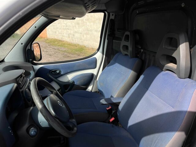 Белый Фиат Добло, объемом двигателя 1.6 л и пробегом 115 тыс. км за 2800 $, фото 11 на Automoto.ua