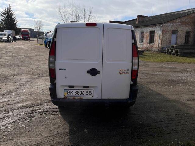 Белый Фиат Добло, объемом двигателя 1.6 л и пробегом 115 тыс. км за 2800 $, фото 5 на Automoto.ua