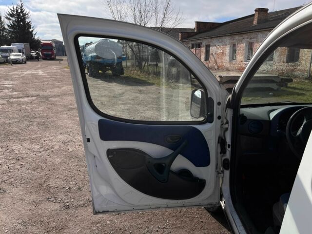 Белый Фиат Добло, объемом двигателя 1.6 л и пробегом 115 тыс. км за 2800 $, фото 9 на Automoto.ua