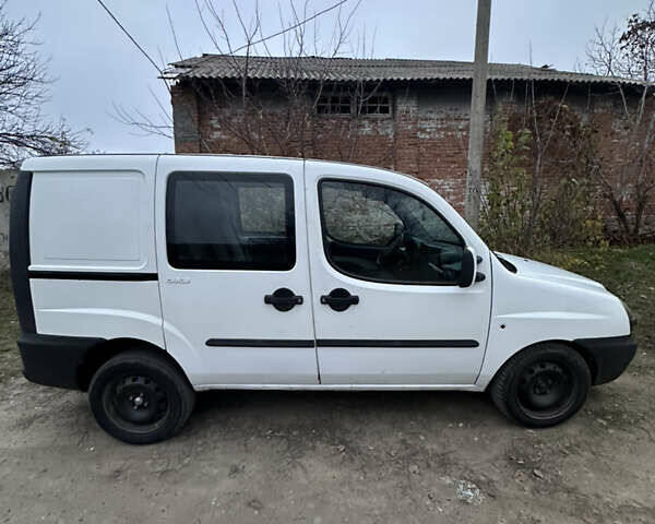 Белый Фиат Добло, объемом двигателя 1.9 л и пробегом 340 тыс. км за 2500 $, фото 2 на Automoto.ua