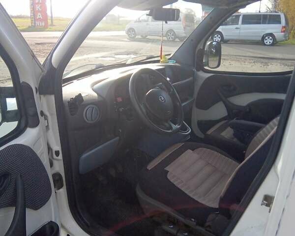 Білий Фіат Добло, об'ємом двигуна 1.9 л та пробігом 290 тис. км за 3350 $, фото 4 на Automoto.ua