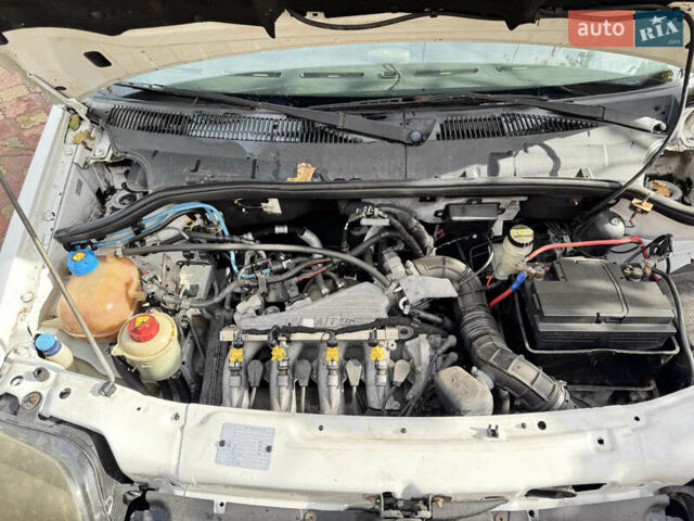 Белый Фиат Добло, объемом двигателя 1.6 л и пробегом 230 тыс. км за 2850 $, фото 6 на Automoto.ua