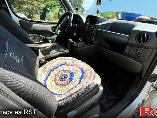 Білий Фіат Добло, об'ємом двигуна 1.9 л та пробігом 351 тис. км за 2700 $, фото 7 на Automoto.ua