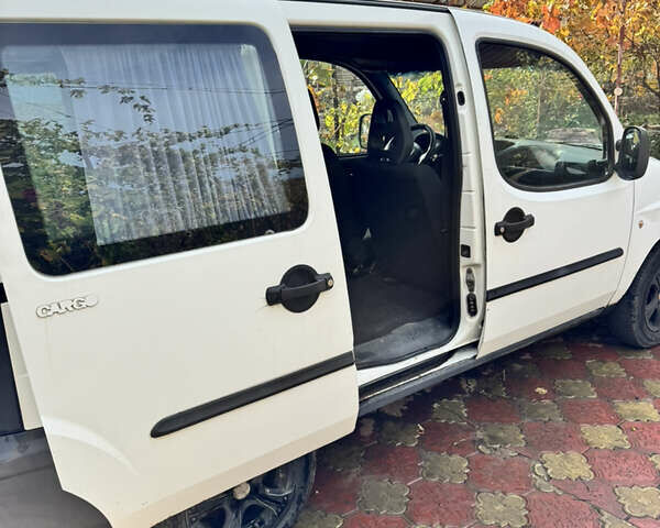 Белый Фиат Добло, объемом двигателя 1.6 л и пробегом 230 тыс. км за 2850 $, фото 9 на Automoto.ua