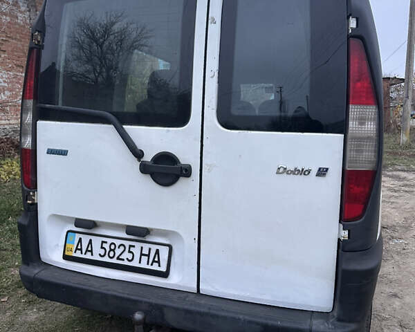 Белый Фиат Добло, объемом двигателя 1.9 л и пробегом 340 тыс. км за 2500 $, фото 3 на Automoto.ua