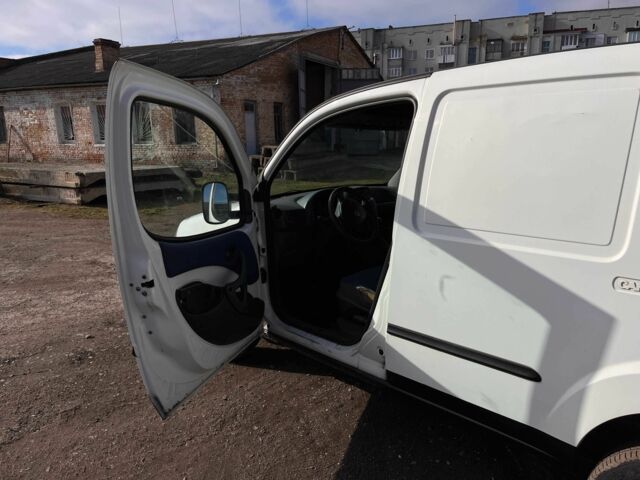 Белый Фиат Добло, объемом двигателя 1.6 л и пробегом 115 тыс. км за 2800 $, фото 8 на Automoto.ua