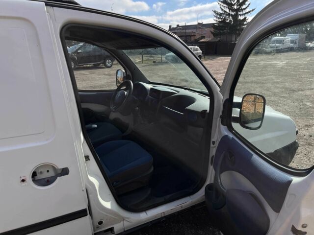 Белый Фиат Добло, объемом двигателя 1.6 л и пробегом 115 тыс. км за 2800 $, фото 14 на Automoto.ua