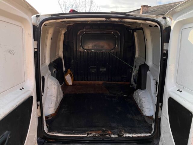 Белый Фиат Добло, объемом двигателя 1.6 л и пробегом 115 тыс. км за 2800 $, фото 17 на Automoto.ua