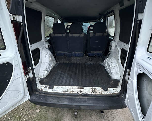 Белый Фиат Добло, объемом двигателя 1.9 л и пробегом 340 тыс. км за 2500 $, фото 8 на Automoto.ua