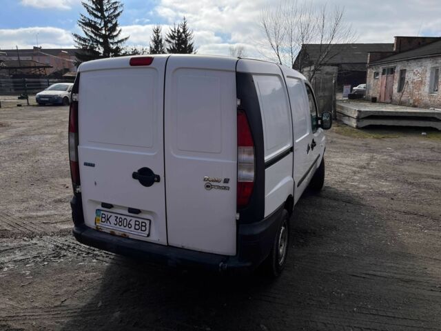 Белый Фиат Добло, объемом двигателя 1.6 л и пробегом 115 тыс. км за 2800 $, фото 4 на Automoto.ua