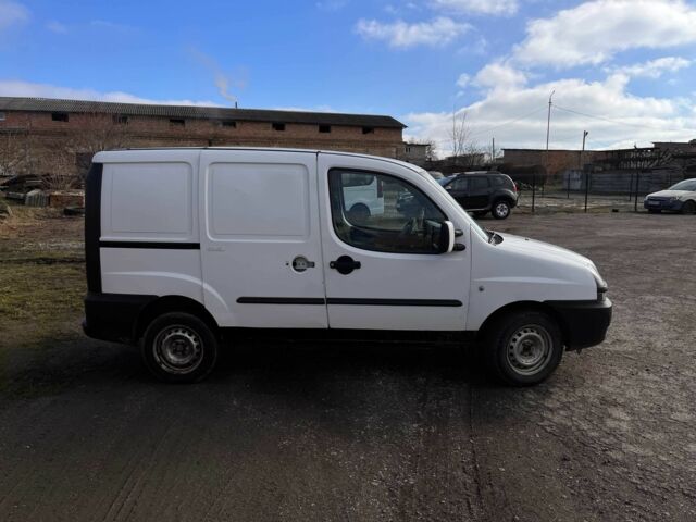 Белый Фиат Добло, объемом двигателя 1.6 л и пробегом 115 тыс. км за 2800 $, фото 3 на Automoto.ua