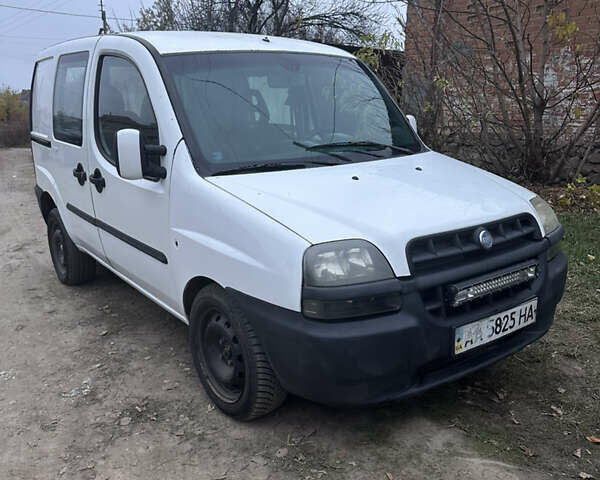 Белый Фиат Добло, объемом двигателя 1.9 л и пробегом 340 тыс. км за 2500 $, фото 1 на Automoto.ua