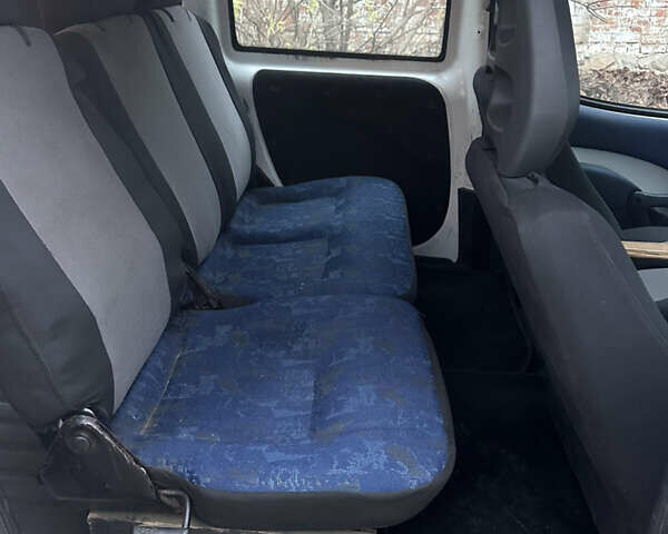 Белый Фиат Добло, объемом двигателя 1.9 л и пробегом 340 тыс. км за 2500 $, фото 7 на Automoto.ua