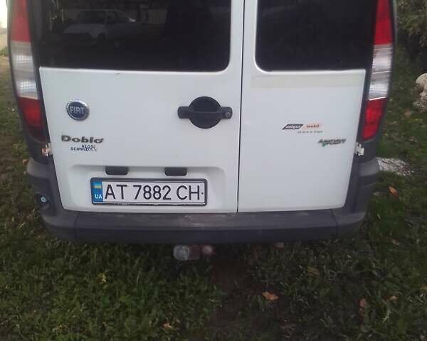 Белый Фиат Добло, объемом двигателя 1.6 л и пробегом 280 тыс. км за 3800 $, фото 3 на Automoto.ua