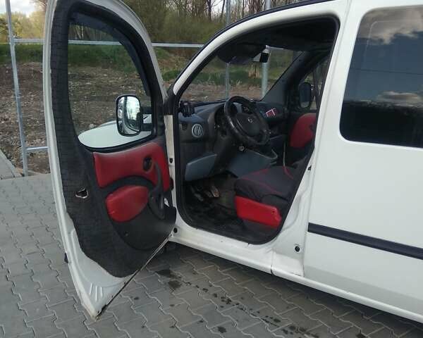 Белый Фиат Добло, объемом двигателя 1.3 л и пробегом 200 тыс. км за 4100 $, фото 9 на Automoto.ua