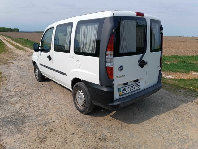 Белый Фиат Добло, объемом двигателя 1.2 л и пробегом 309 тыс. км за 3900 $, фото 6 на Automoto.ua