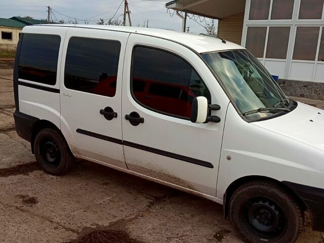 Белый Фиат Добло, объемом двигателя 1.6 л и пробегом 328 тыс. км за 4000 $, фото 6 на Automoto.ua