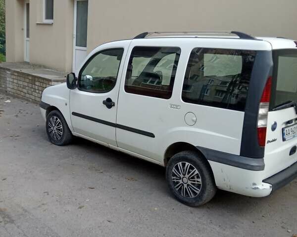 Белый Фиат Добло, объемом двигателя 1.3 л и пробегом 350 тыс. км за 3500 $, фото 1 на Automoto.ua