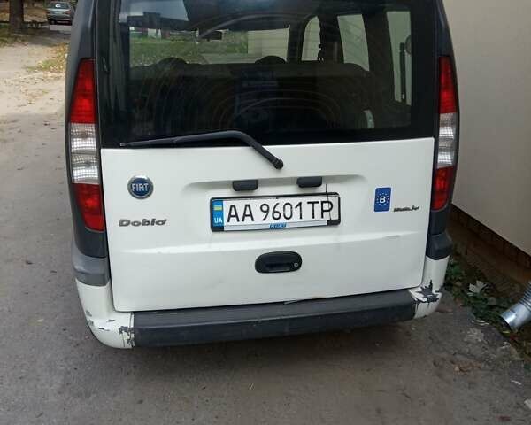 Белый Фиат Добло, объемом двигателя 1.3 л и пробегом 350 тыс. км за 3500 $, фото 5 на Automoto.ua