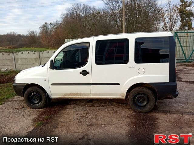 Белый Фиат Добло, объемом двигателя 1.6 л и пробегом 328 тыс. км за 4000 $, фото 2 на Automoto.ua