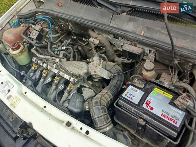 Белый Фиат Добло, объемом двигателя 1.6 л и пробегом 302 тыс. км за 3600 $, фото 7 на Automoto.ua