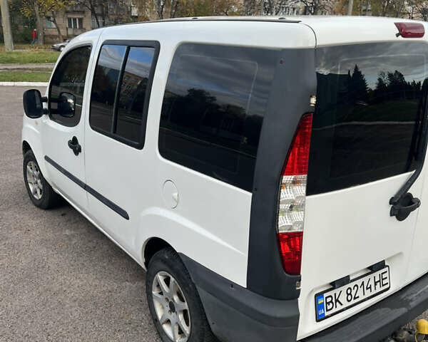 Белый Фиат Добло, объемом двигателя 1.91 л и пробегом 317 тыс. км за 3999 $, фото 4 на Automoto.ua