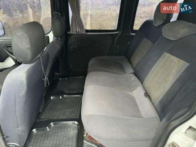 Белый Фиат Добло, объемом двигателя 1.6 л и пробегом 240 тыс. км за 2999 $, фото 8 на Automoto.ua
