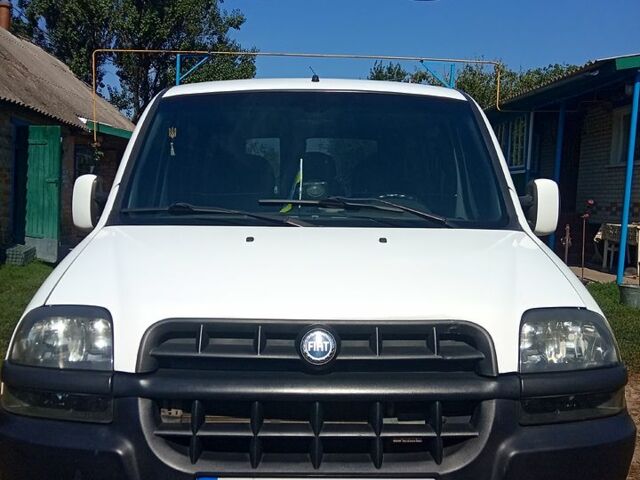 Белый Фиат Добло, объемом двигателя 1.6 л и пробегом 328 тыс. км за 4000 $, фото 3 на Automoto.ua