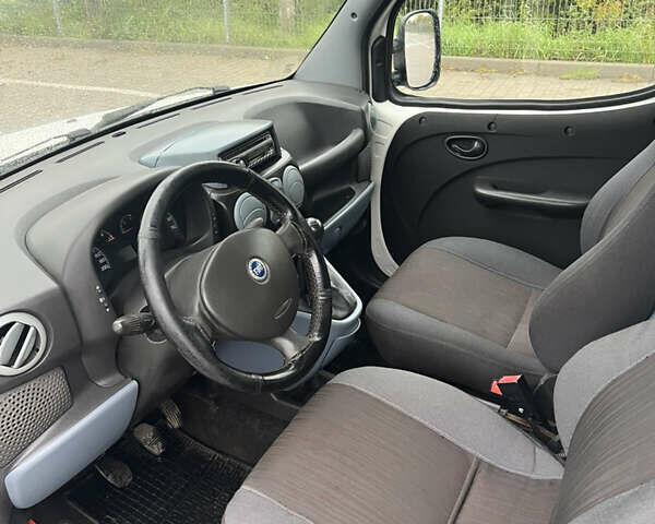 Белый Фиат Добло, объемом двигателя 1.91 л и пробегом 260 тыс. км за 4200 $, фото 22 на Automoto.ua