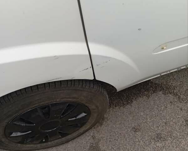 Белый Фиат Добло, объемом двигателя 1.9 л и пробегом 370 тыс. км за 4300 $, фото 3 на Automoto.ua