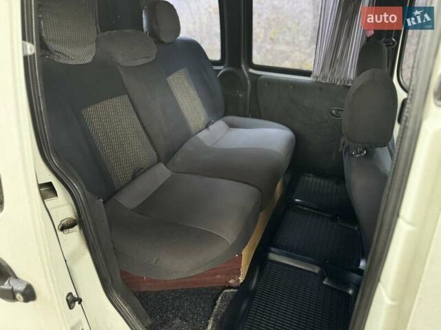 Белый Фиат Добло, объемом двигателя 1.6 л и пробегом 240 тыс. км за 2999 $, фото 9 на Automoto.ua