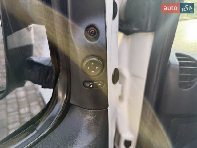 Білий Фіат Добло, об'ємом двигуна 1.25 л та пробігом 291 тис. км за 3999 $, фото 15 на Automoto.ua