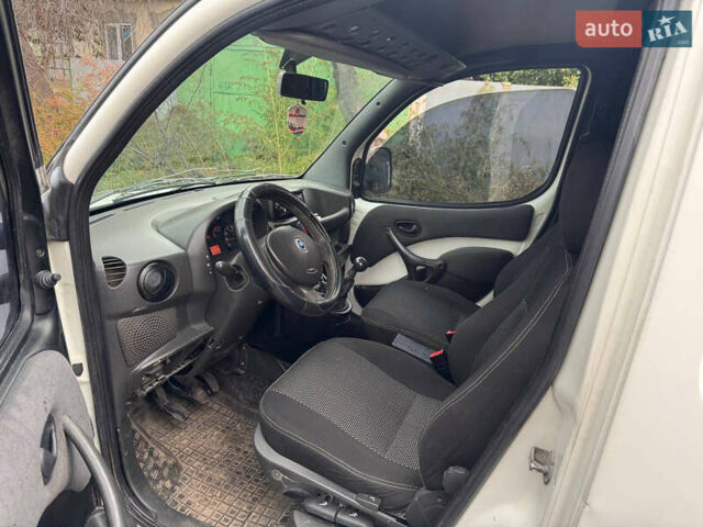 Белый Фиат Добло, объемом двигателя 1.3 л и пробегом 250 тыс. км за 3000 $, фото 8 на Automoto.ua