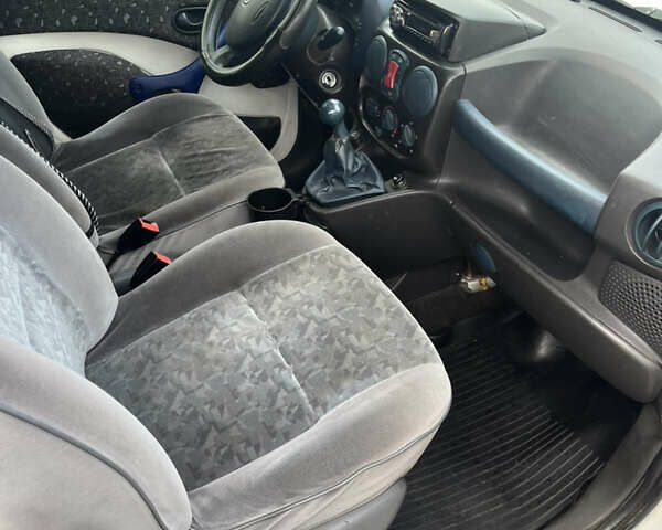 Белый Фиат Добло, объемом двигателя 1.91 л и пробегом 317 тыс. км за 3999 $, фото 11 на Automoto.ua