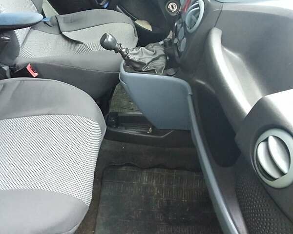 Белый Фиат Добло, объемом двигателя 1.6 л и пробегом 302 тыс. км за 3600 $, фото 12 на Automoto.ua