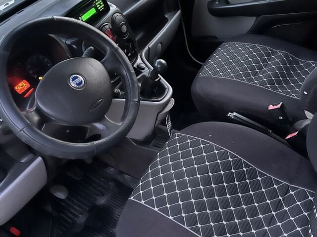 Белый Фиат Добло, объемом двигателя 1.9 л и пробегом 250 тыс. км за 4200 $, фото 5 на Automoto.ua