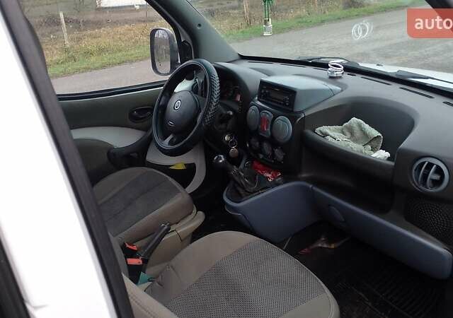 Белый Фиат Добло, объемом двигателя 1.91 л и пробегом 280 тыс. км за 3700 $, фото 1 на Automoto.ua