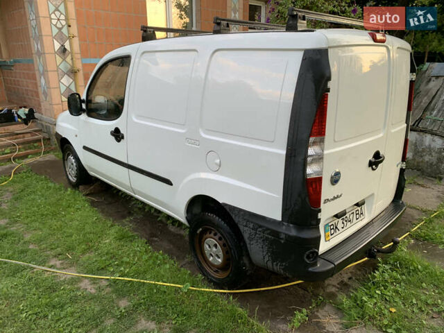 Белый Фиат Добло, объемом двигателя 1.6 л и пробегом 134 тыс. км за 3300 $, фото 4 на Automoto.ua