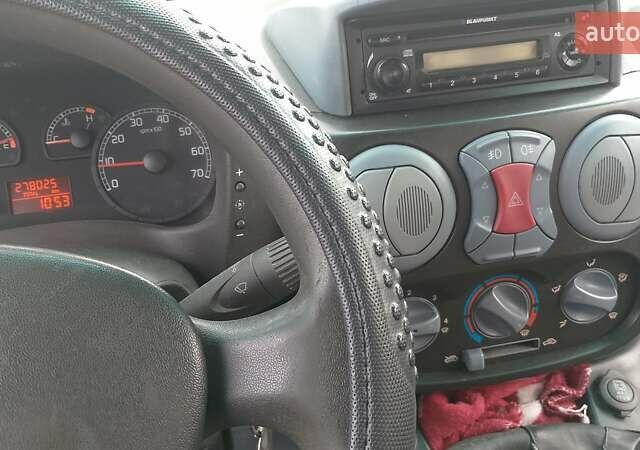 Белый Фиат Добло, объемом двигателя 1.91 л и пробегом 280 тыс. км за 3700 $, фото 2 на Automoto.ua