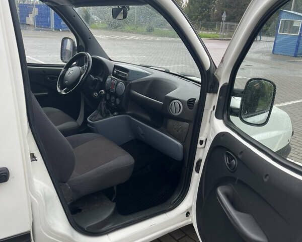 Белый Фиат Добло, объемом двигателя 1.91 л и пробегом 260 тыс. км за 4200 $, фото 16 на Automoto.ua