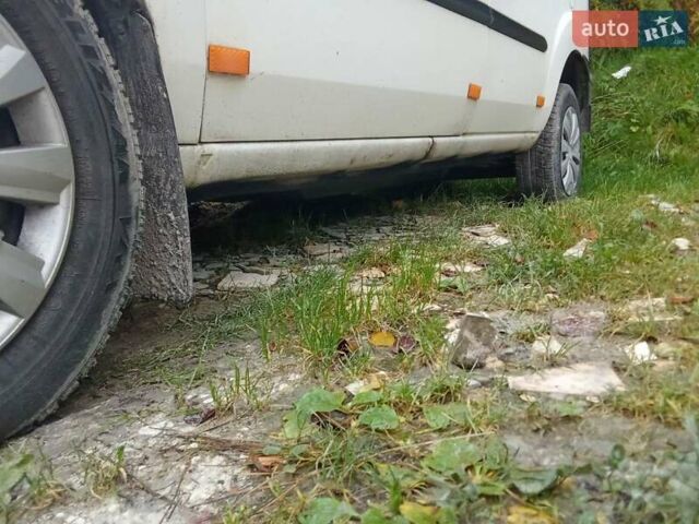 Белый Фиат Добло, объемом двигателя 1.6 л и пробегом 302 тыс. км за 3600 $, фото 23 на Automoto.ua