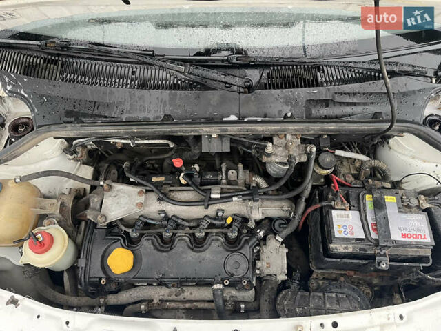 Белый Фиат Добло, объемом двигателя 1.91 л и пробегом 260 тыс. км за 4200 $, фото 25 на Automoto.ua