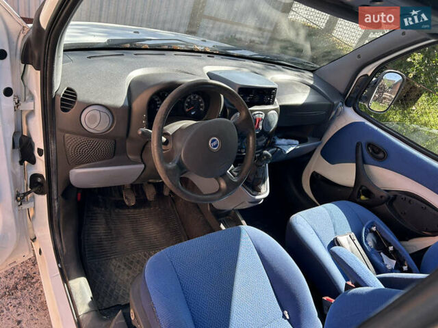 Белый Фиат Добло, объемом двигателя 1.3 л и пробегом 240 тыс. км за 4500 $, фото 5 на Automoto.ua