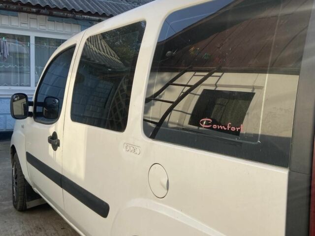 Белый Фиат Добло, объемом двигателя 1.9 л и пробегом 230 тыс. км за 4300 $, фото 2 на Automoto.ua