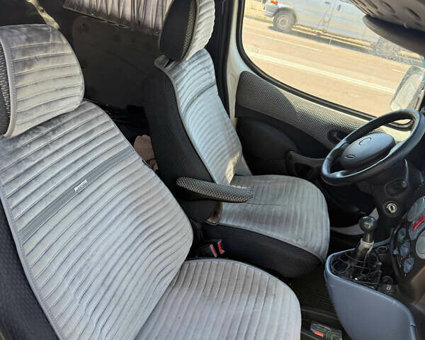 Белый Фиат Добло, объемом двигателя 1.9 л и пробегом 399 тыс. км за 3900 $, фото 12 на Automoto.ua