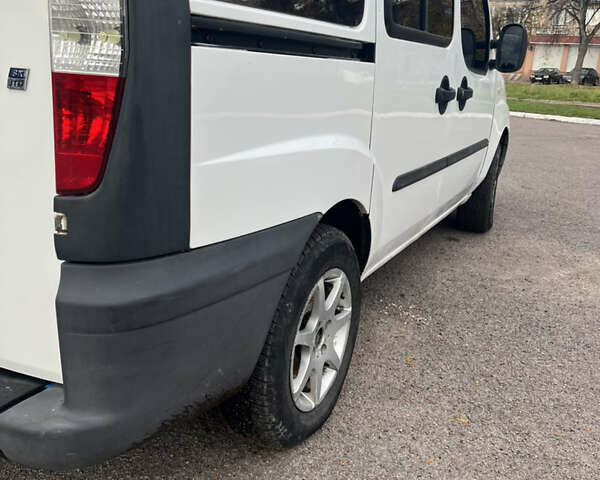 Белый Фиат Добло, объемом двигателя 1.91 л и пробегом 317 тыс. км за 3999 $, фото 3 на Automoto.ua