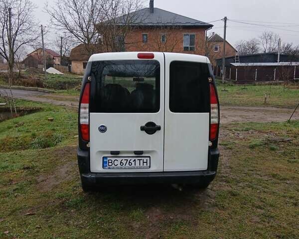 Белый Фиат Добло, объемом двигателя 1.6 л и пробегом 269 тыс. км за 3700 $, фото 3 на Automoto.ua