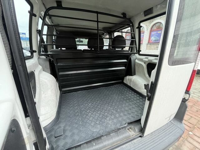 Белый Фиат Добло, объемом двигателя 1.4 л и пробегом 175 тыс. км за 4200 $, фото 18 на Automoto.ua