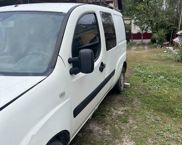 Белый Фиат Добло, объемом двигателя 1.91 л и пробегом 237 тыс. км за 3200 $, фото 2 на Automoto.ua