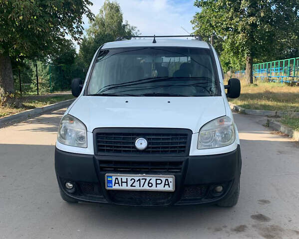Белый Фиат Добло, объемом двигателя 1.4 л и пробегом 250 тыс. км за 3999 $, фото 8 на Automoto.ua